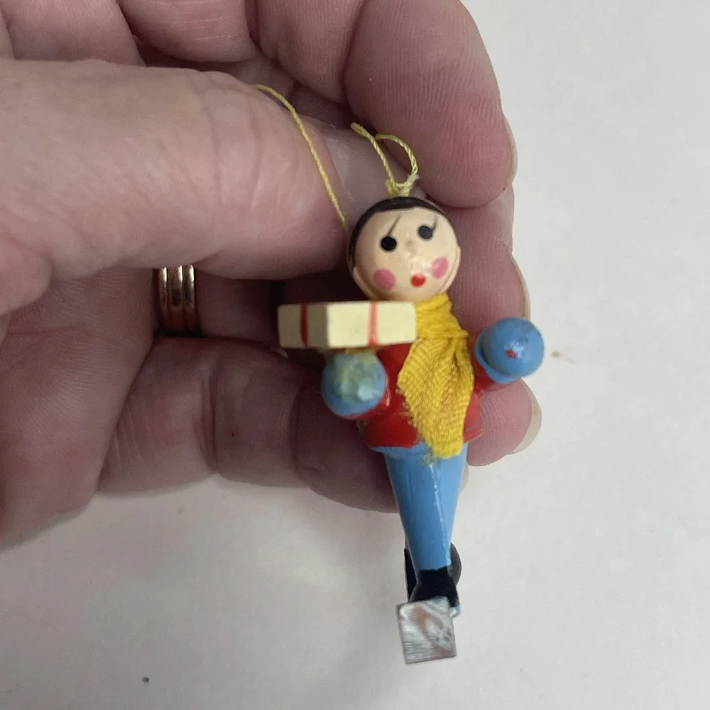 Vintage Set Of 21 Wooden Hanging Christmas Ornaments Some Have Damage See‎ Pics